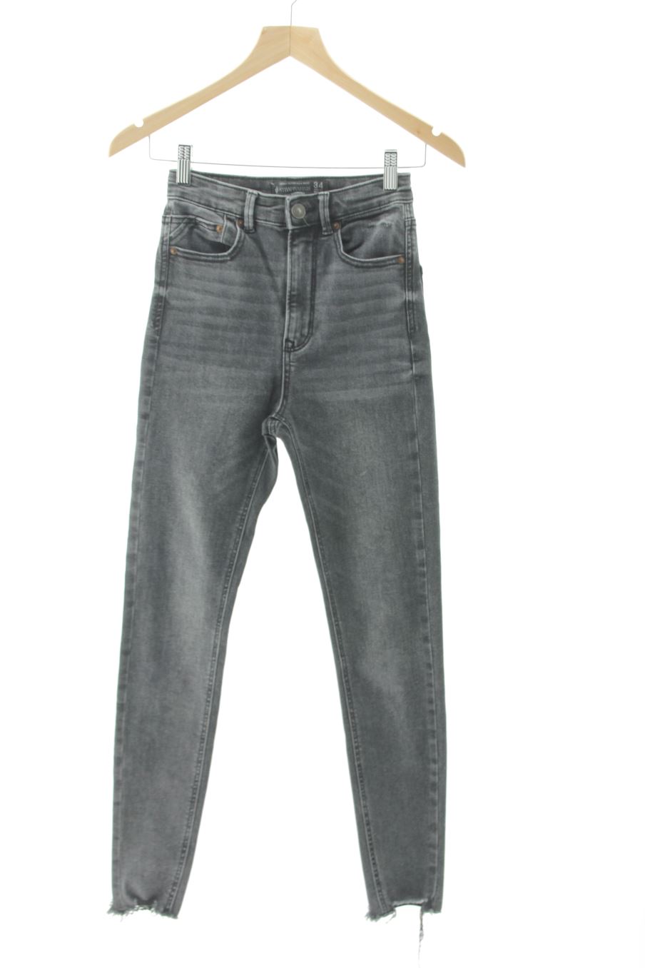 Jeans Stradivarius de la taille 34, de couleur gris de denim