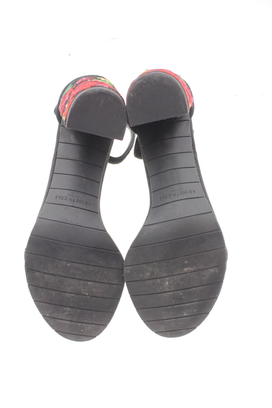 Sandalias tacon de kenneth cole de la talla 38, de color negro de