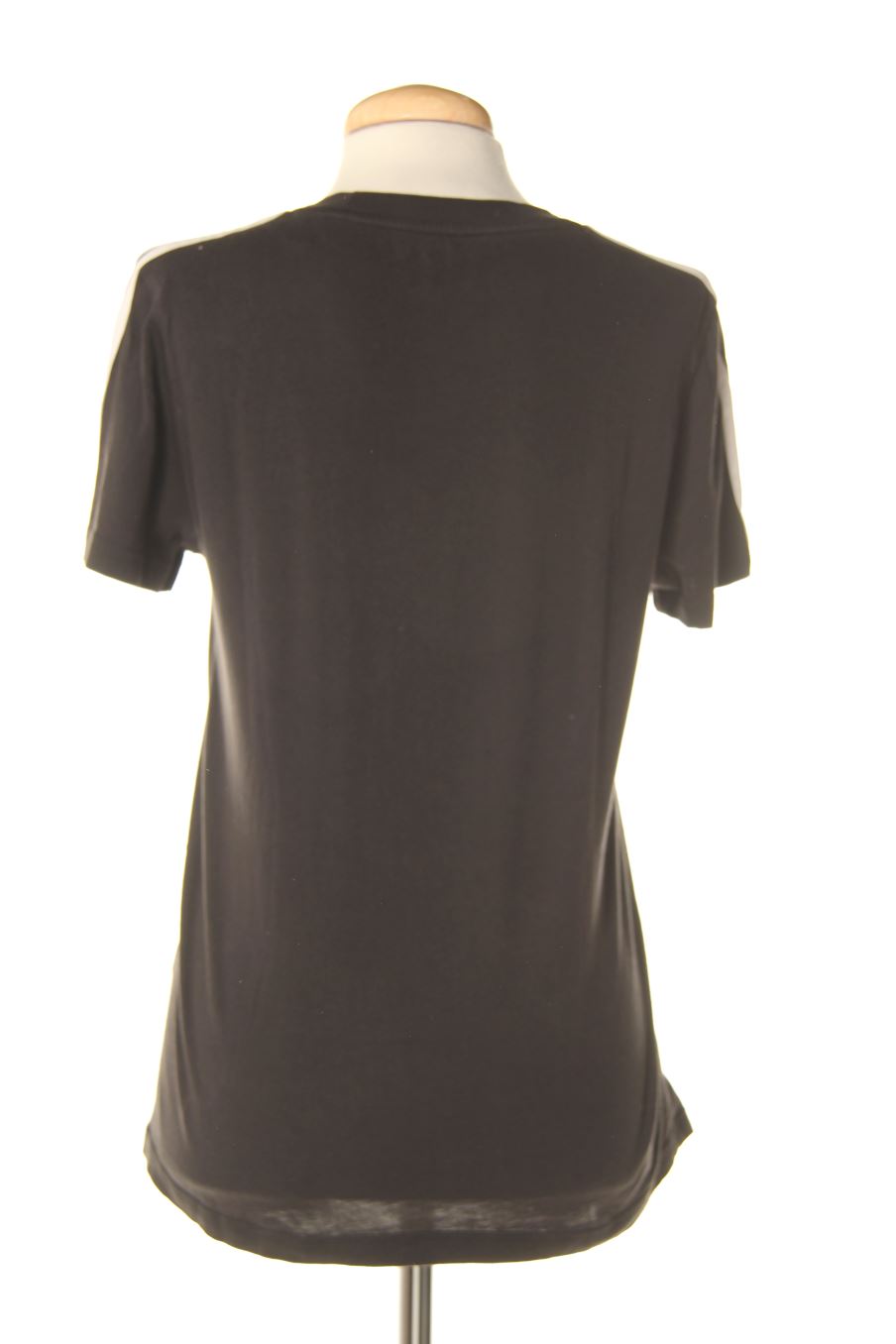 T-shirt Adidas de la taille M, de couleur noir