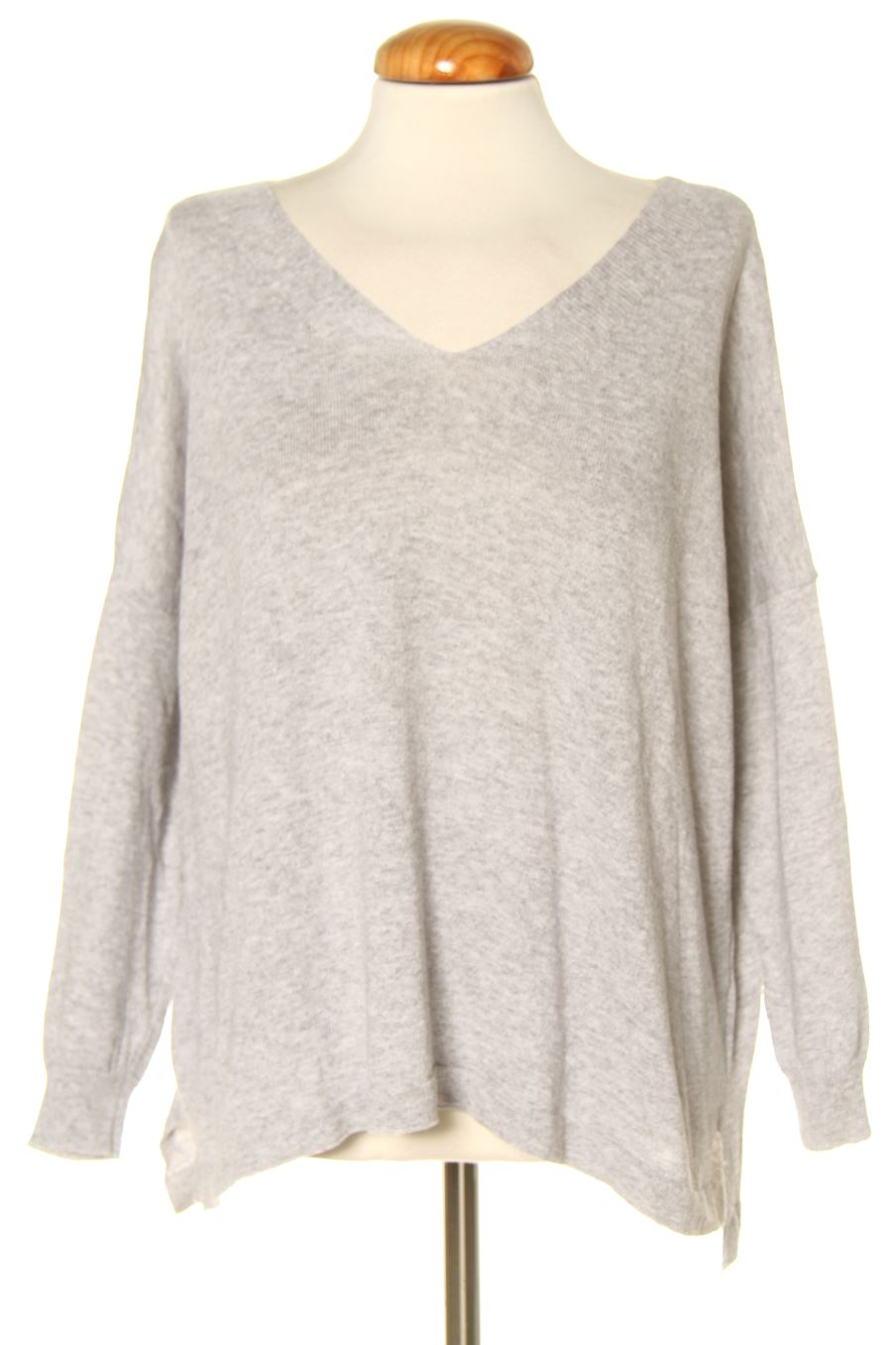 Pull THE AMISY COMPANY de la taille Taille unique, de couleur gris
