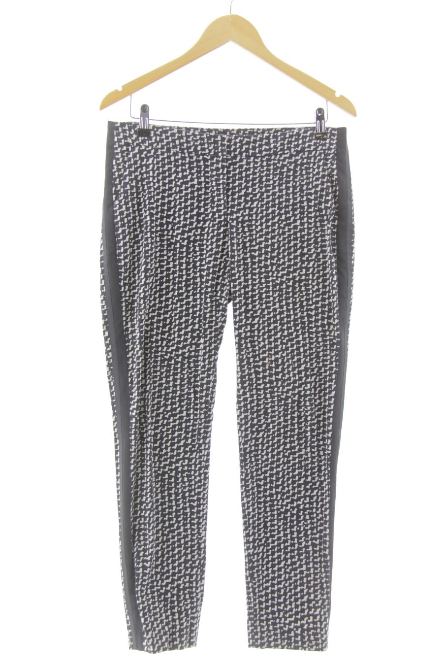 Pantalon Zara de la taille M, de couleur noir