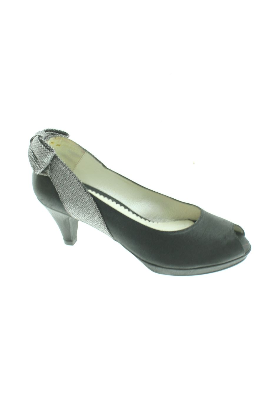 Zapatos de tacon de Pomares Vázquez de la talla 36, de color negro de
