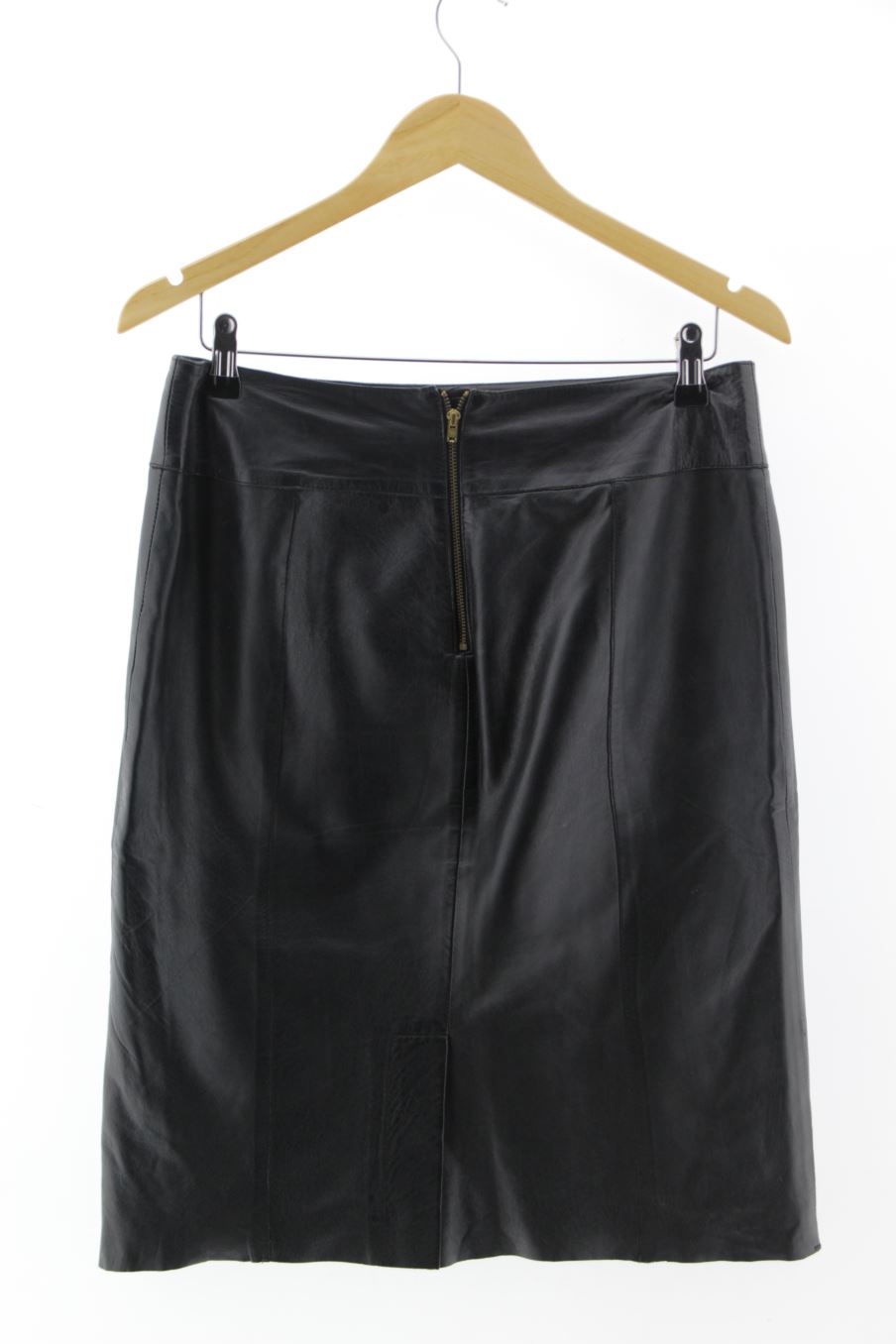 Jupe Monoprix de la taille 38, de couleur noir de cuir et daim