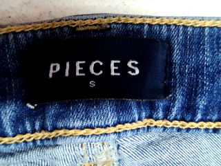 Jeans Pieces de la taille S, de couleur bleu de denim