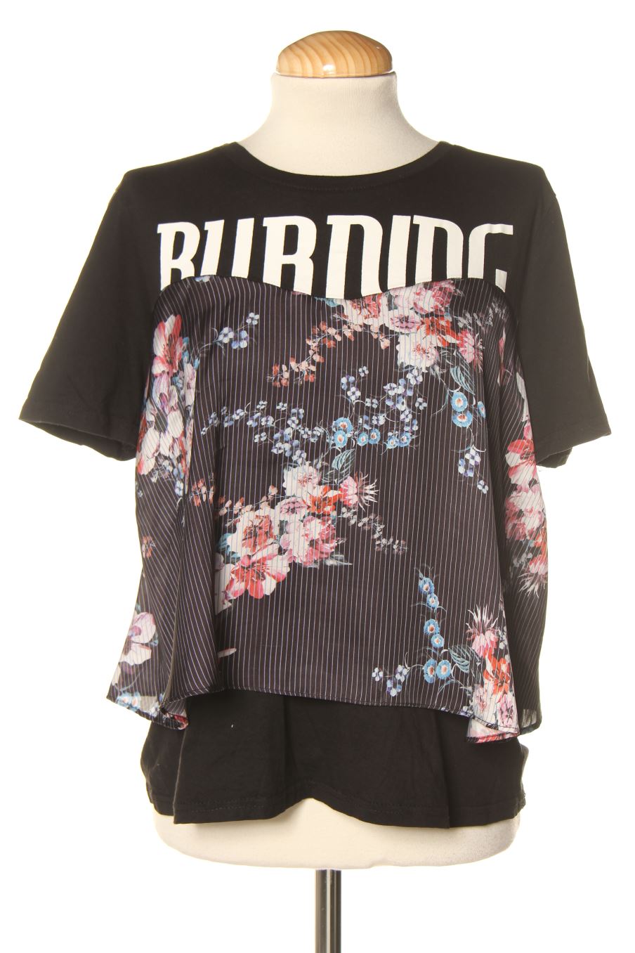 T-shirt dorado de la taille M, de couleur noir