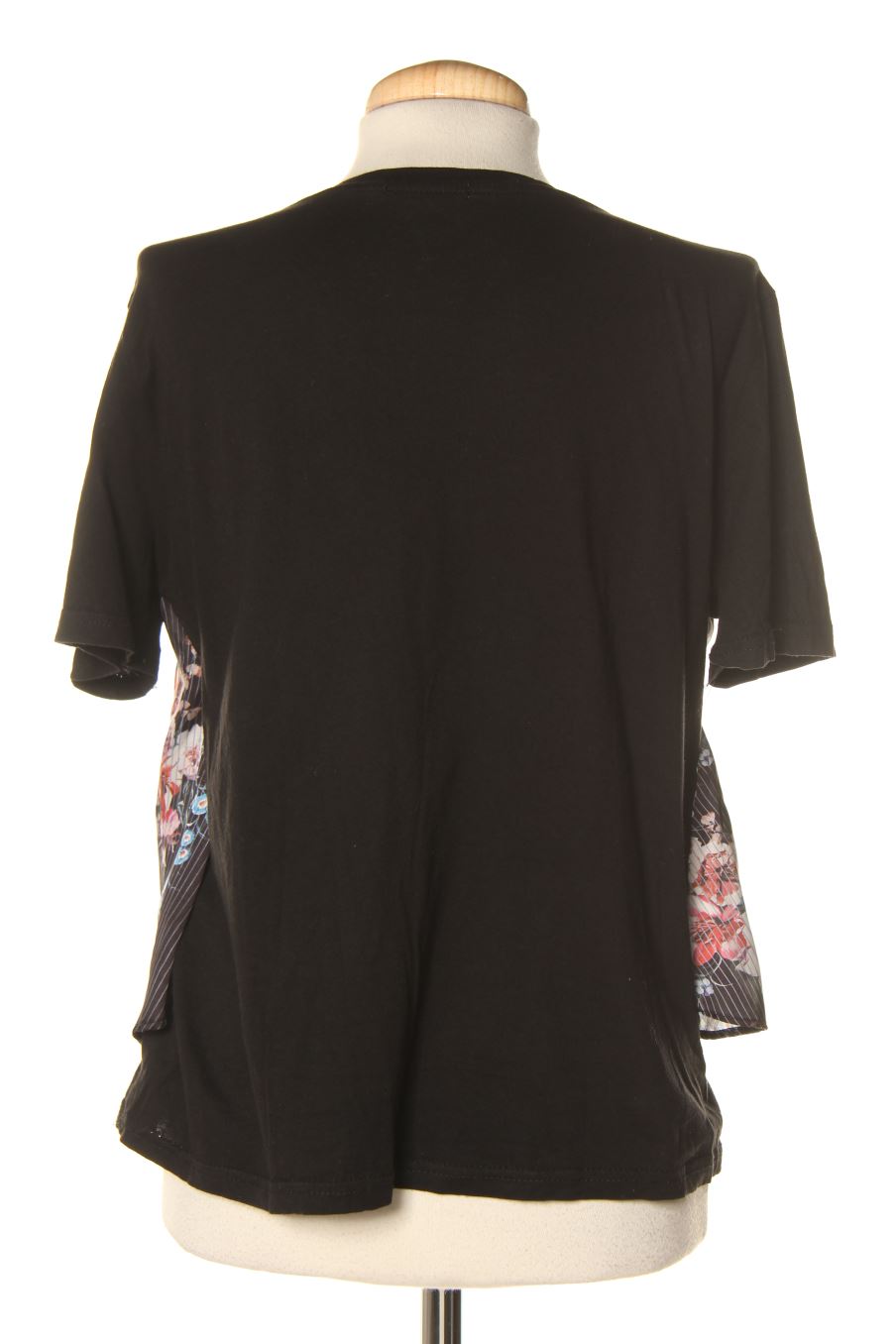 T-shirt dorado de la taille M, de couleur noir