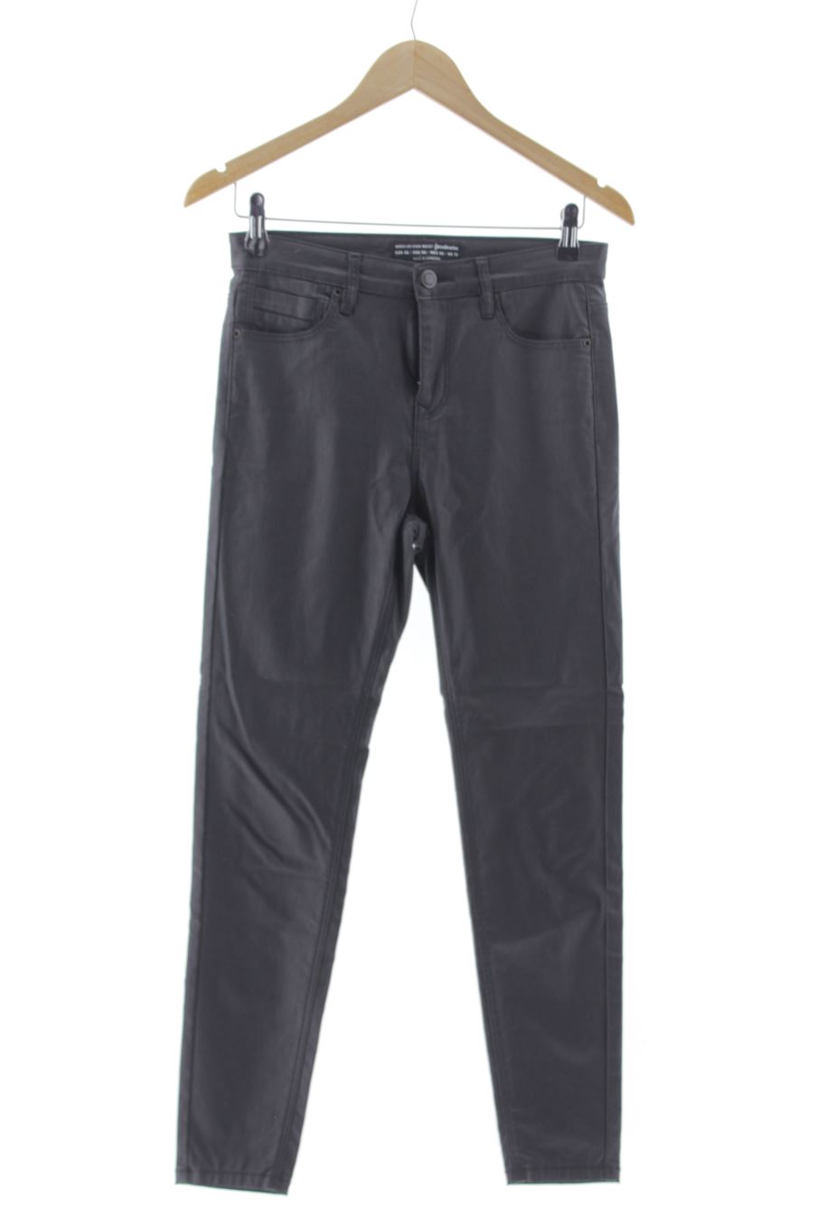 Vaquero de Stradivarius de la talla 38, de color negro de ropa vaquera
