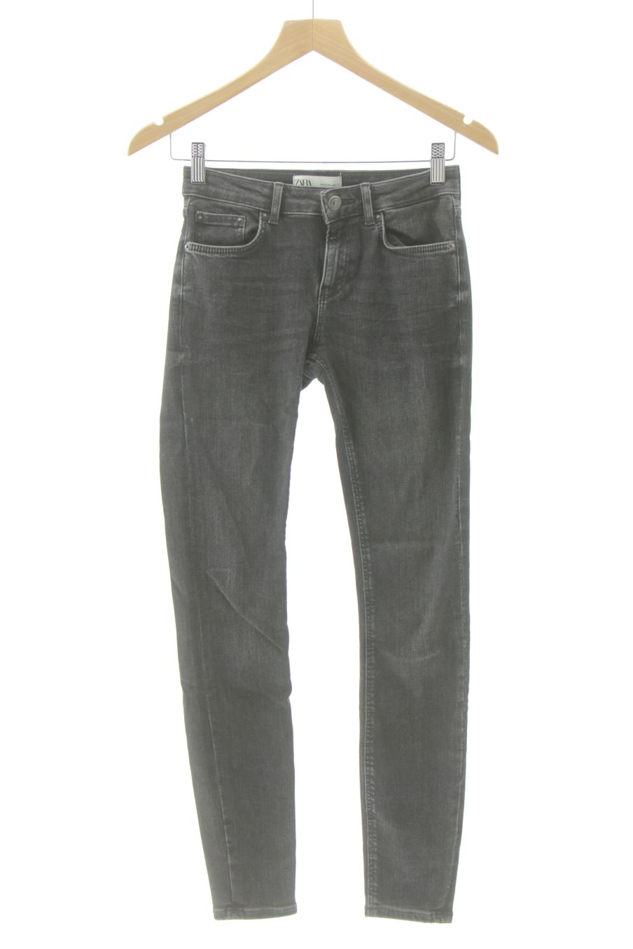 Jeans Zara de la taille 36, de couleur noir