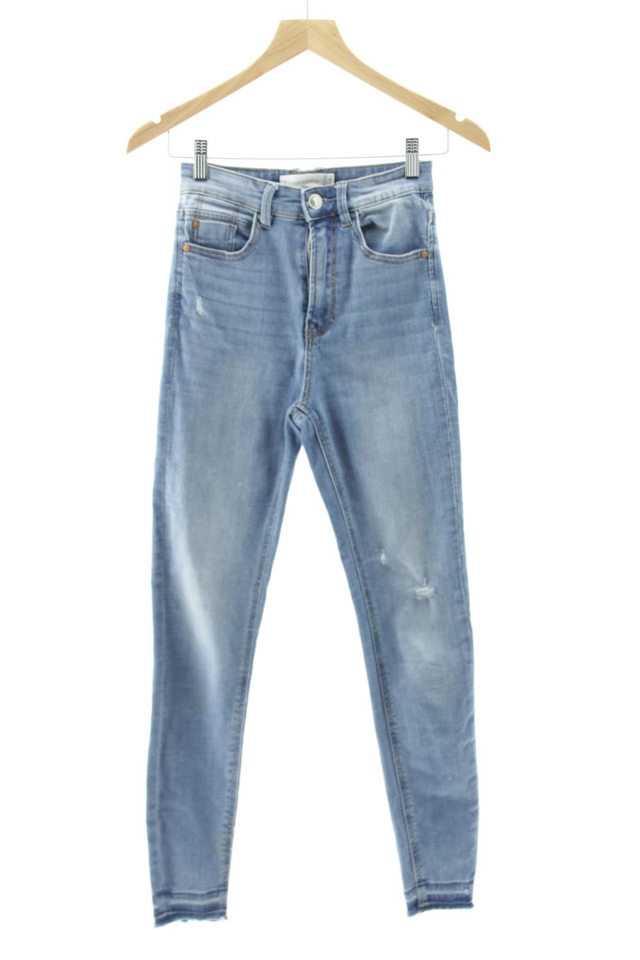 Jeans Stradivarius de la taille 34, de couleur bleu de denim