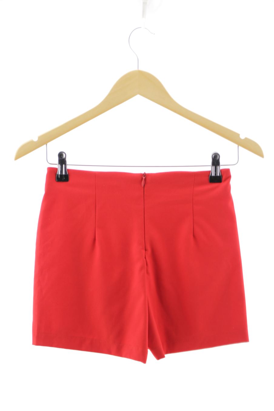 Pantalones cortos de Bershka de la talla 34, de color rojo