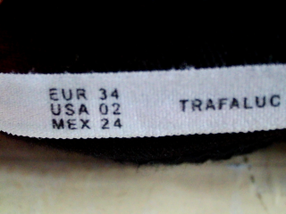 Jeans Zara de la taille 34, de couleur noir de denim