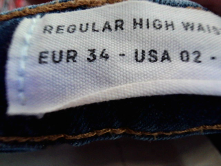 Jeans Stradivarius de la taille 34, de couleur bleu de denim