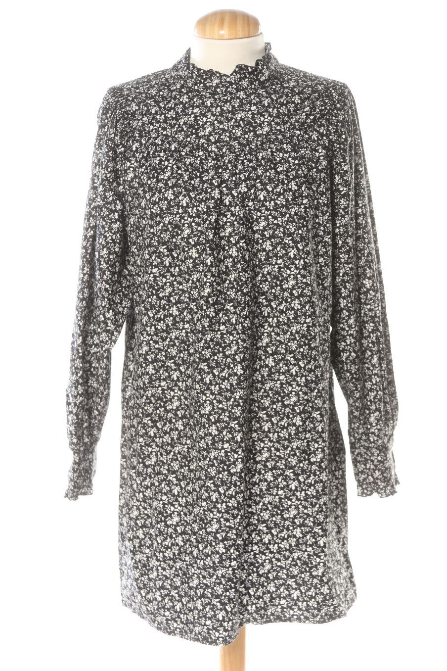 Robe casual Zara de la taille S, de couleur fleurs