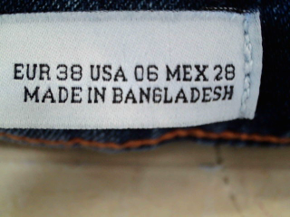 Vaquero de Zara de la talla 38, de color azul de ropa vaquera