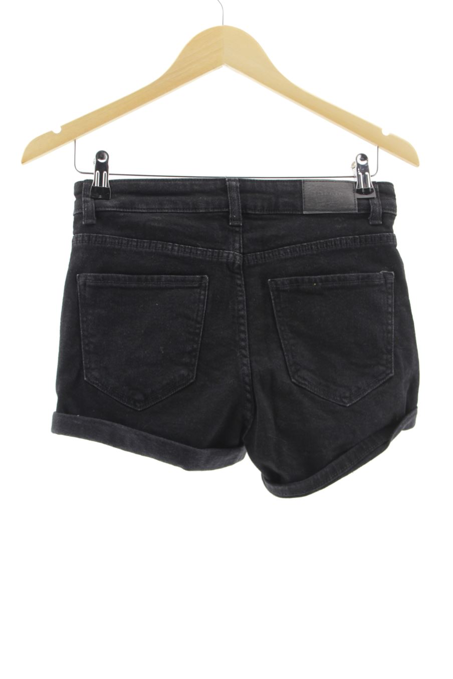 Shorts Bershka de la taille 36, de couleur noir de denim