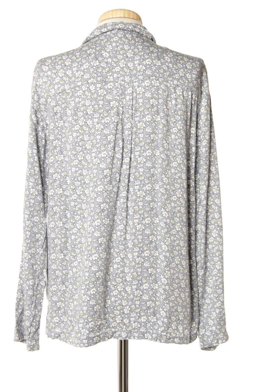 Chemise Uniqlo de la taille M, de couleur fleurs
