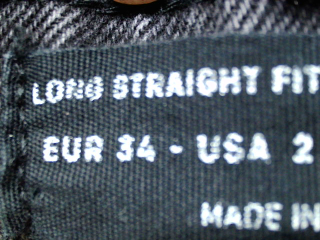 Jeans Stradivarius de la taille 34, de couleur noir de denim