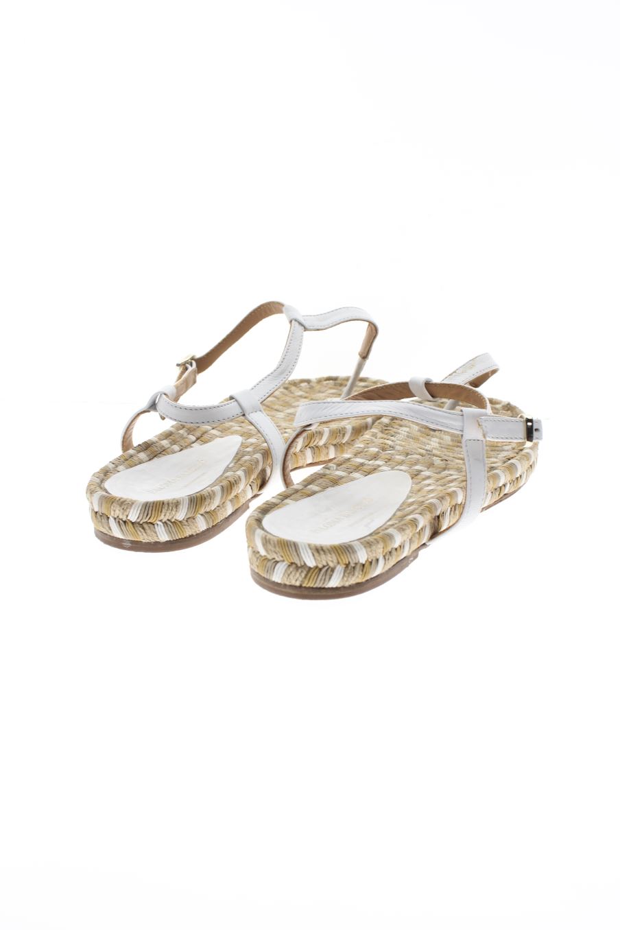 Sandalias planas de Paloma Barceló de la talla 38, de color blanco de