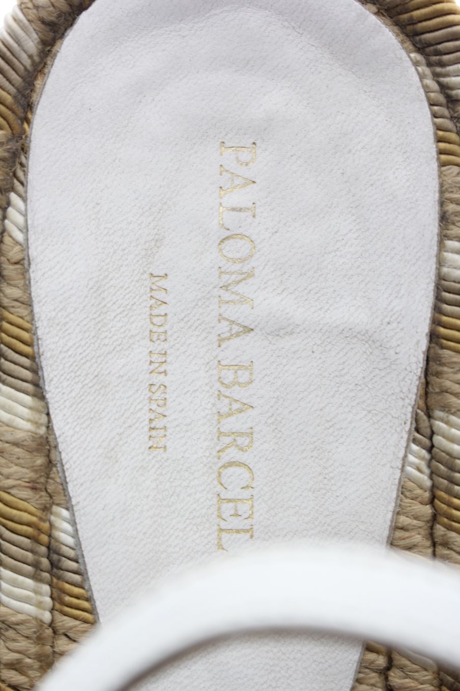 Sandalias planas de Paloma Barceló de la talla 38, de color blanco de