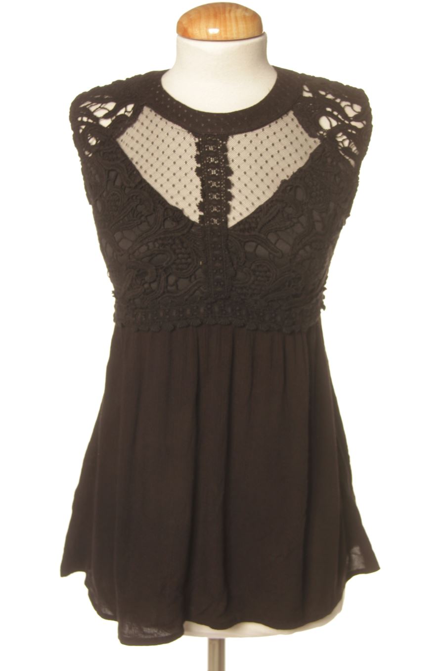 Top love on a hanger de la taille S, de couleur noir