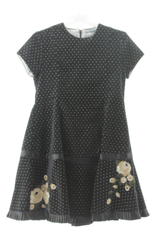 Aufwändiges Kleid