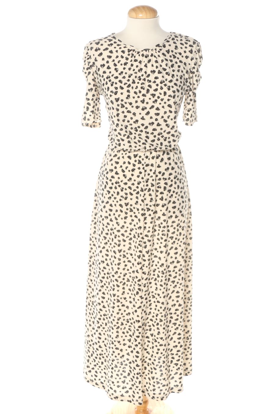 Robe casual Stradivarius de la taille M, de couleur fleurs