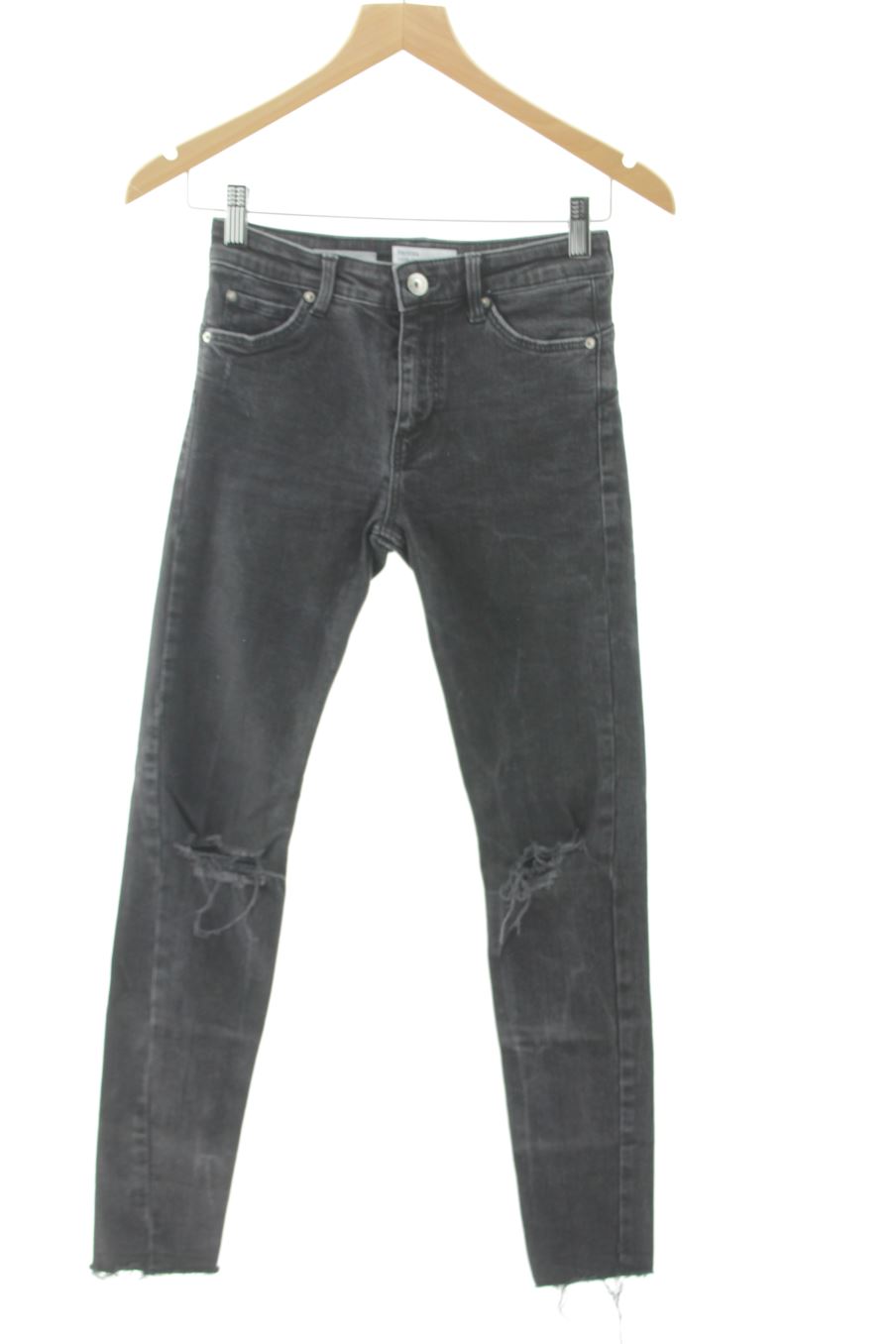 Jeans de Bershka de la talla 34, de color blu