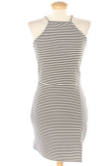 Vestido casual S Stradivarius, foto 1 de 2