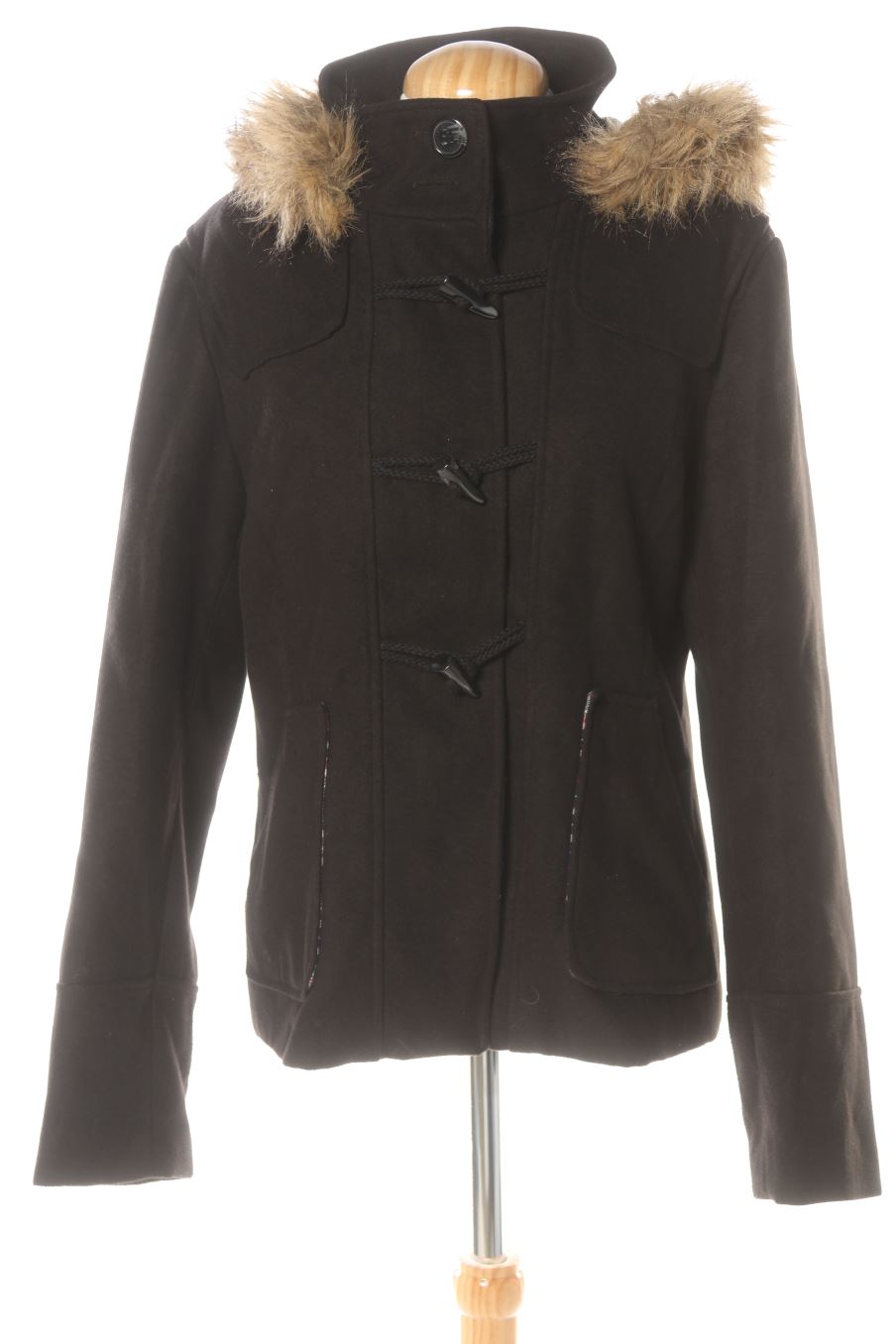 Cazadora de Stradivarius de la talla L, de color negro
