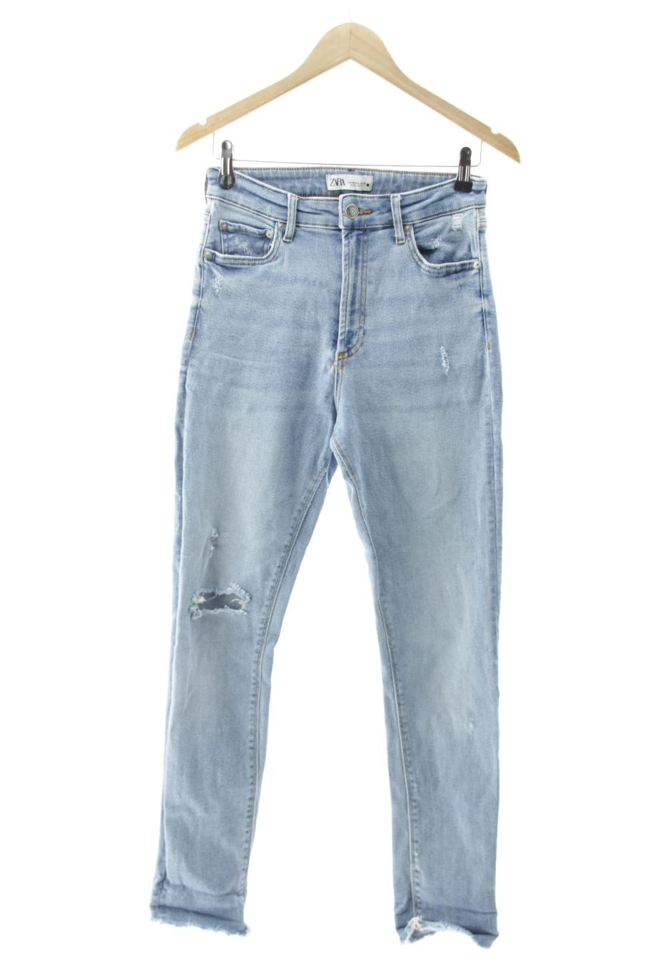 Jeans Zara de la taille 38, de couleur bleu de denim