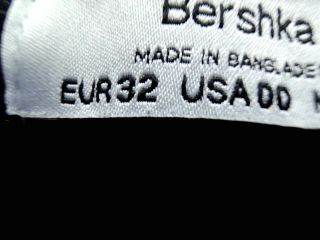 Vaqueros de Bershka de la talla 32, de color negro de ropa vaquera