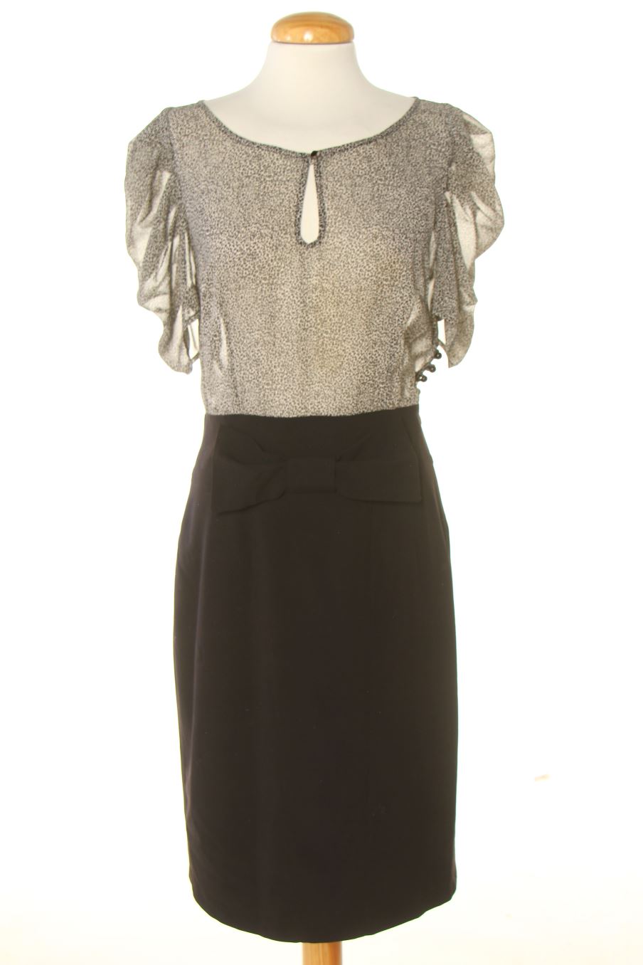 Robe Brunella de la taille M, de couleur noir