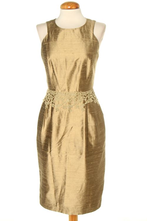 Aufwändiges Kleid
