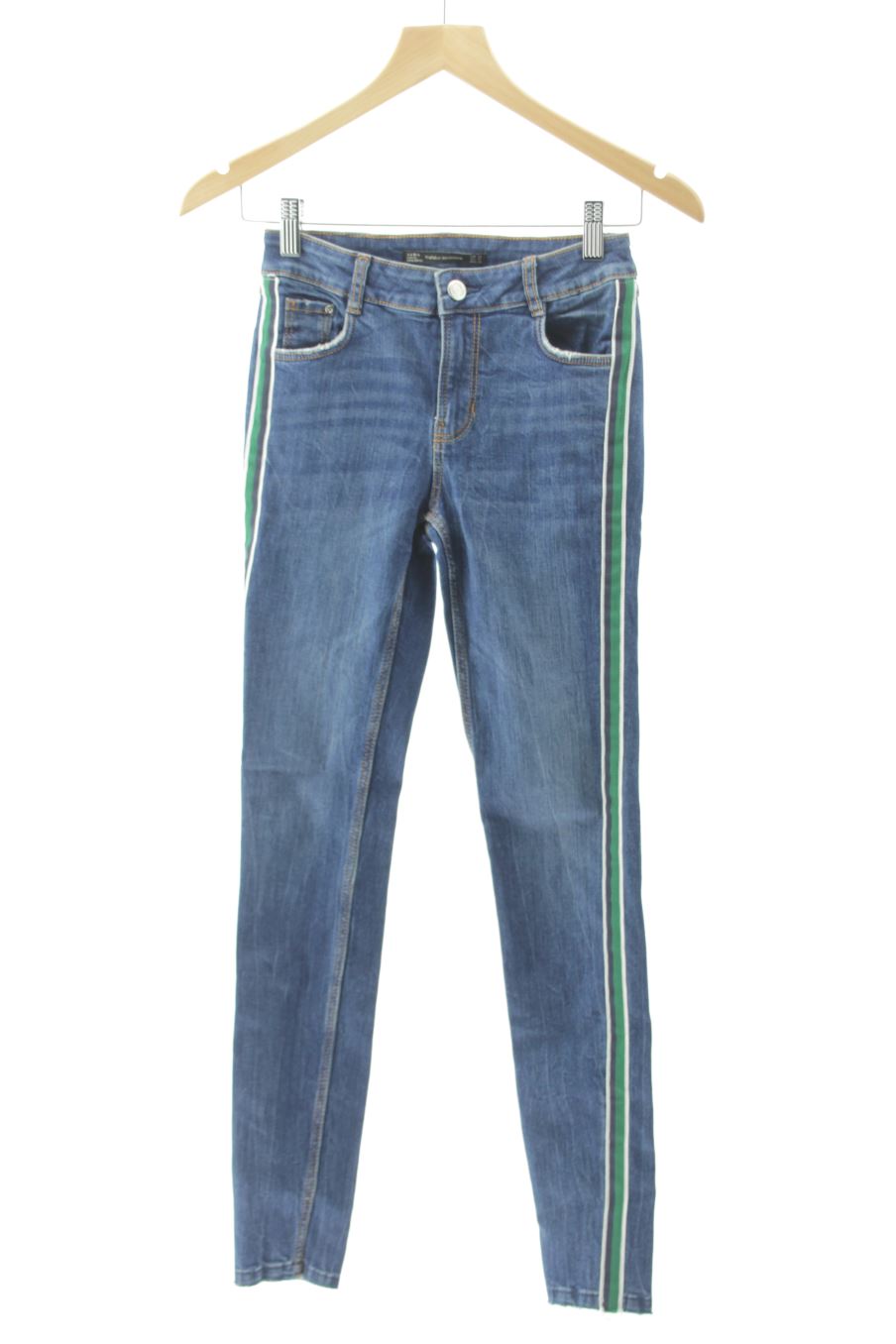 Jeans Zara de la taille 34, de couleur bleu de denim