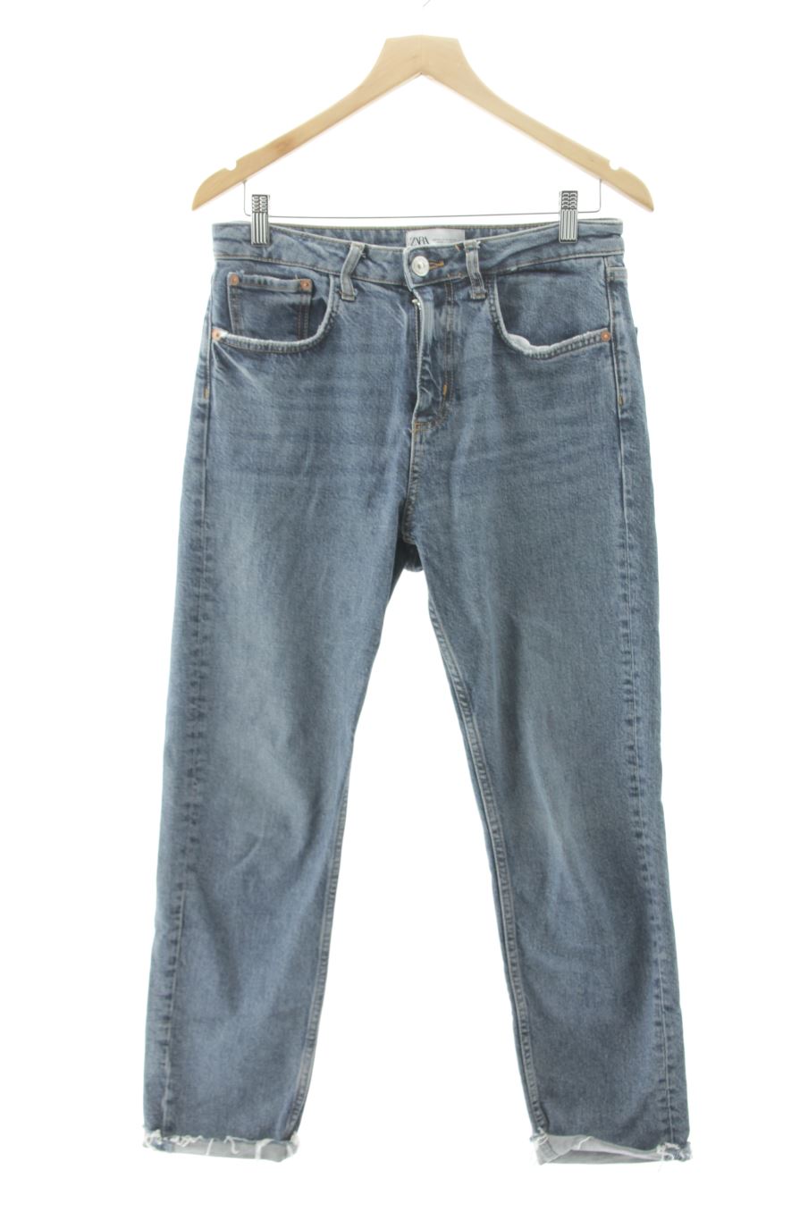 Jeans Zara de la taille 38, de couleur bleu